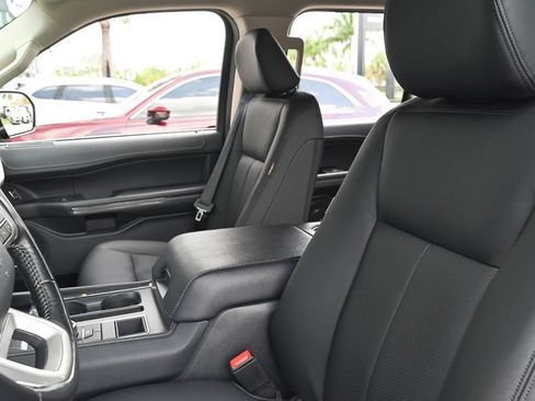 Used 2024 Ford Expedition XLT RWD image 10