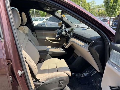 Used 2025 Volvo EX90 Ultra AWD/4WD image 11
