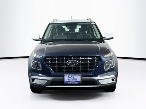 Used 2023 Hyundai Venue Limited w/ Cargo Package FWD image 2