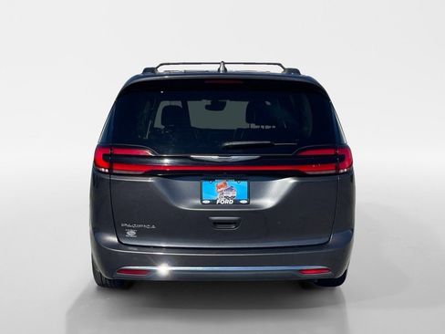 Used 2022 Chrysler Pacifica Touring-L image 5