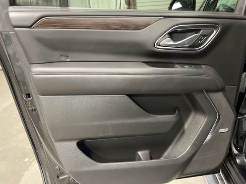 Used 2024 Chevrolet Suburban LT image 21