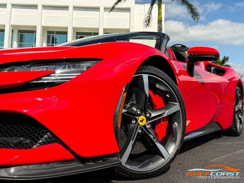 Used 2023 Ferrari SF90 Spider image 9