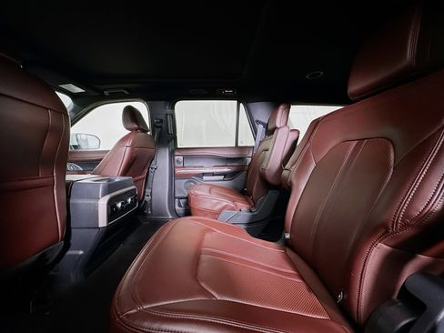 Used 2024 Ford Expedition Limited image 29