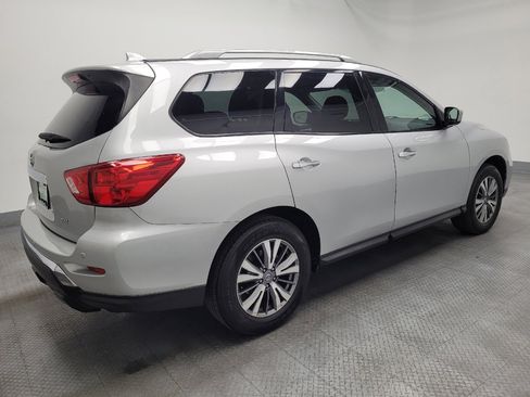 Used 2020 Nissan Pathfinder SV image 10