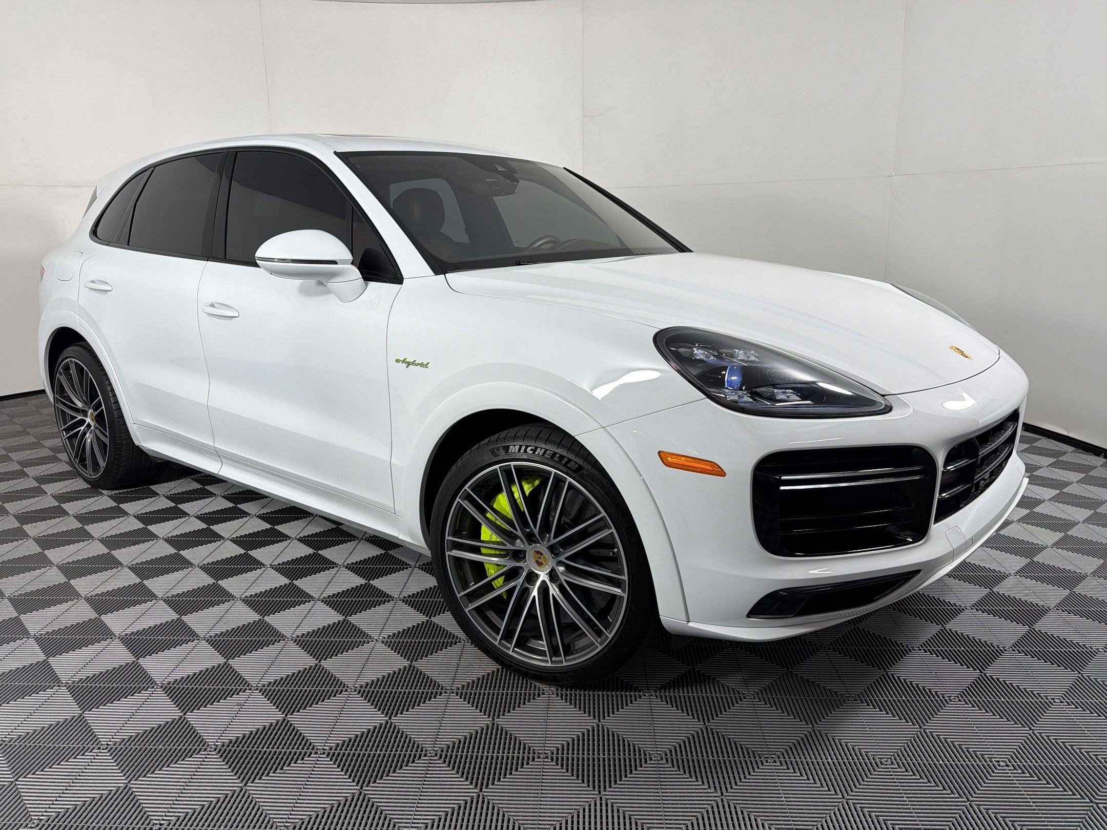 Certified 2022 Porsche Cayenne Turbo S AWD/4WD image 7