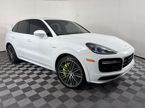 Certified 2022 Porsche Cayenne Turbo S AWD/4WD image 7