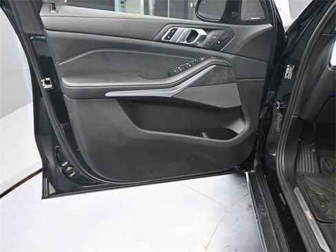 Used 2024 BMW X5 xDrive40i w/ Premium Package image 17