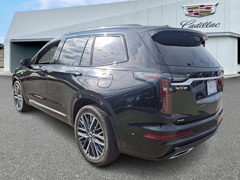 Used 2022 Cadillac XT6 Sport w/ Technology Package image 3