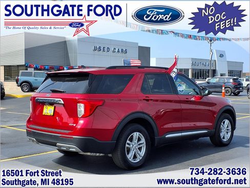 Used 2023 Ford Explorer XLT w/ Equipment Group 202A AWD/4WD image 2