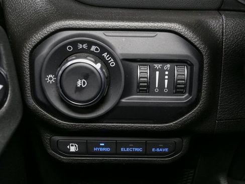 Used 2022 Jeep Wrangler Unlimited Sahara w/ Cold Weather Group image 35