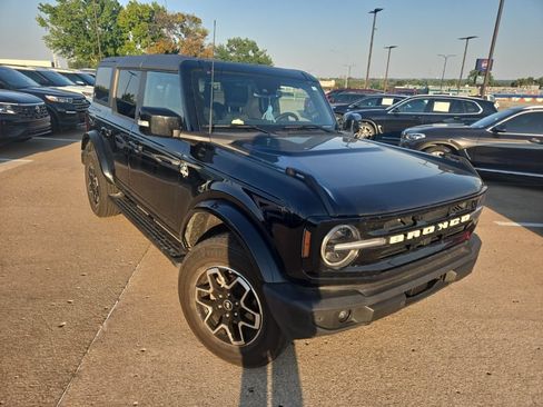 Used 2024 Ford Bronco Outer Banks AWD/4WD image 3