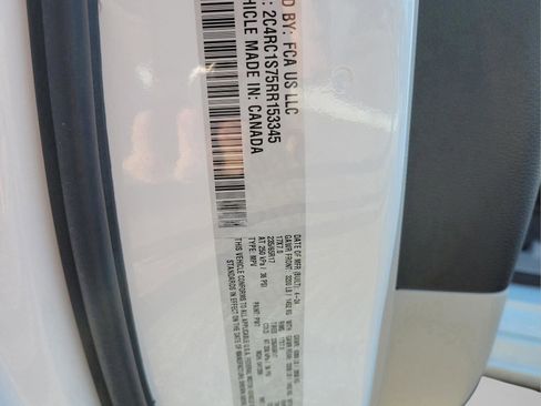 Used 2024 Chrysler Pacifica Select image 38