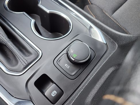 Used 2020 Chevrolet Traverse LS FWD image 10