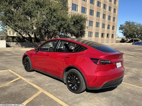 Used 2022 Tesla Model Y Long Range image 4