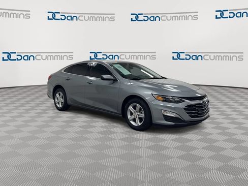 Used 2025 Chevrolet Malibu LS FWD image 2