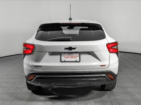 Used 2025 Chevrolet Trax RS w/ Sunroof Package FWD image 7