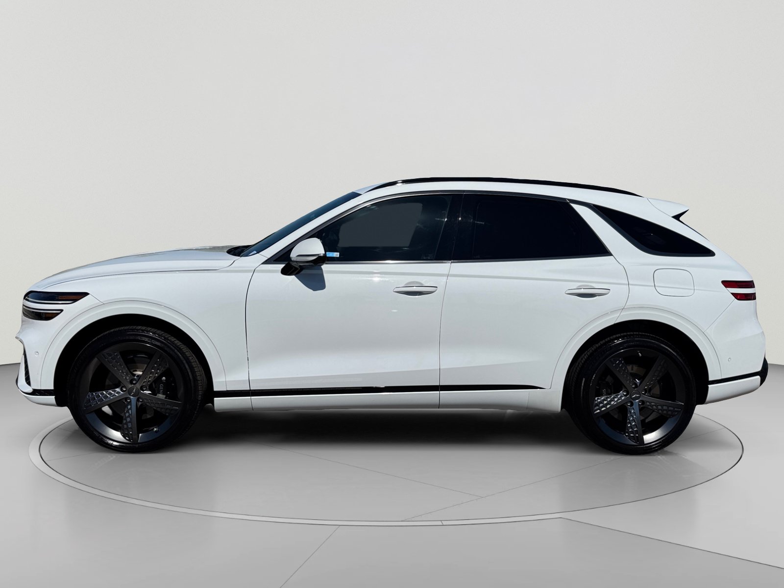 Used 2024 Genesis GV70 2.5T w/ Sport Prestige Package AWD/4WD image 2