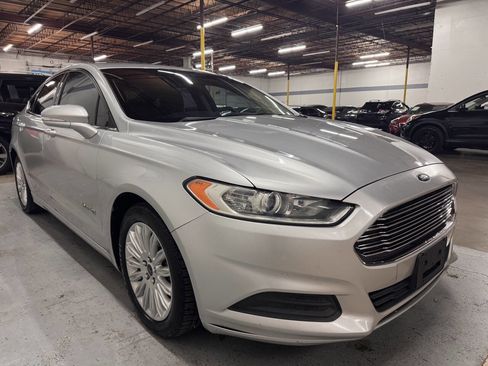 Used 2014 Ford Fusion SE image 2