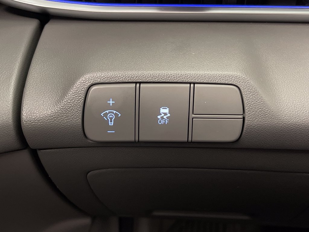 Certified 2025 Hyundai Elantra SEL FWD image 31