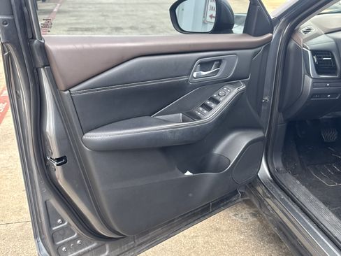 Used 2023 Nissan Rogue SV w/ SV Premium Package FWD image 3