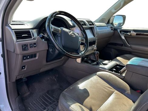 Used 2018 Lexus GX 460 Premium w/ Premium Package image 8