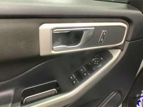 Used 2020 Ford Explorer XLT w/ Comfort Package image 7