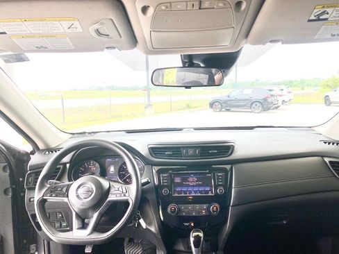 Used 2019 Nissan Rogue S FWD image 18