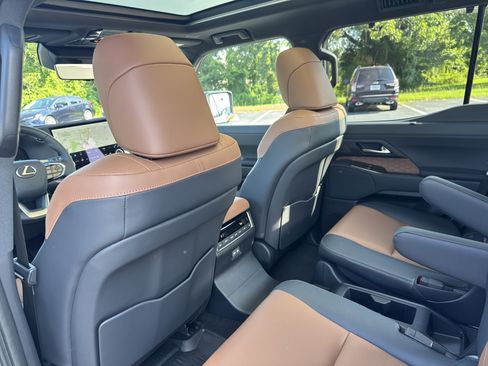 Used 2026 Lexus GX 550 w/ Accessory Package (2T) AWD/4WD image 25