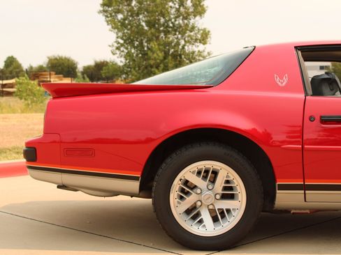 Used 1988 Pontiac Firebird Formula RWD image 36