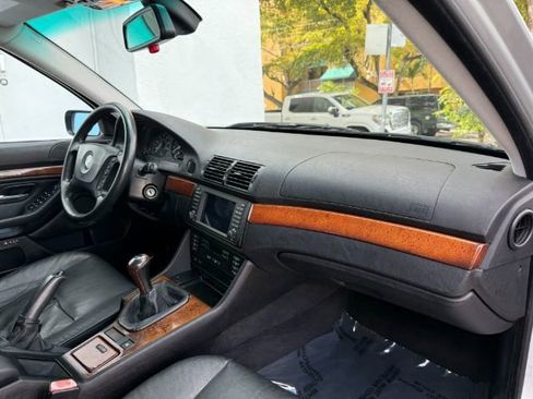 Used 2003 BMW 525i Wagon image 13