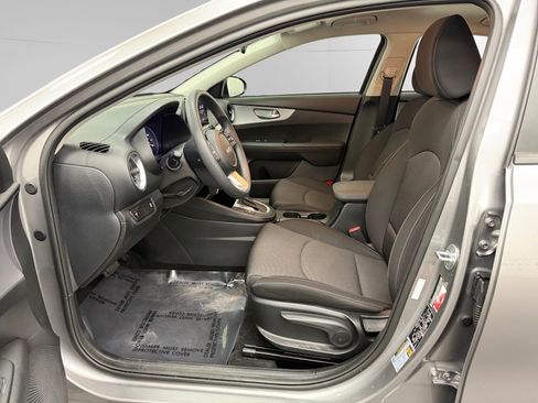 Used 2023 Kia Forte LXS image 9