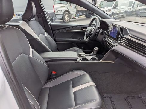 Used 2025 Toyota Camry SE image 29