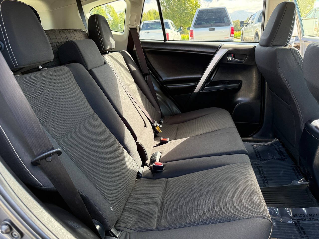Used 2018 Toyota RAV4 XLE w/ Plus Extra Value Package AWD/4WD image 22