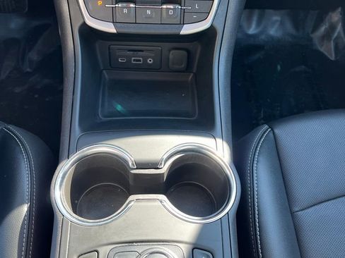 Used 2024 GMC Terrain SLT image 19