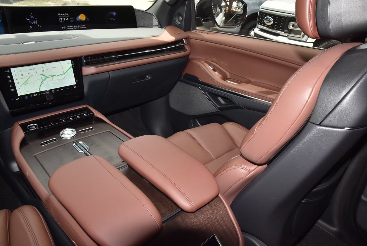 New 2026 Lincoln Navigator L Reserve AWD/4WD image 18