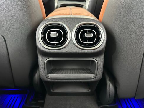 Used 2026 Mercedes-Benz GLC 300 4MATIC image 31