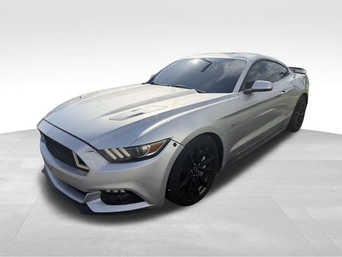 Used 2017 Ford Mustang GT Premium RWD image 3