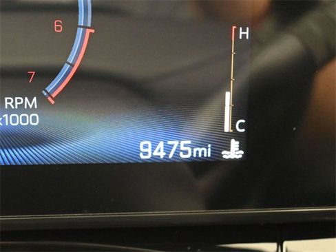 Certified 2025 Chevrolet Trax RS w/ Sunroof Package image 33