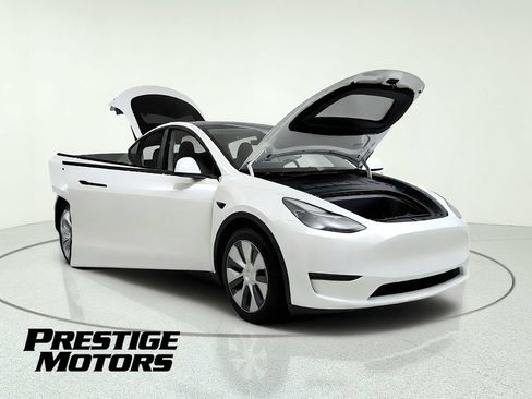 Used 2024 Tesla Model Y Long Range AWD/4WD image 11