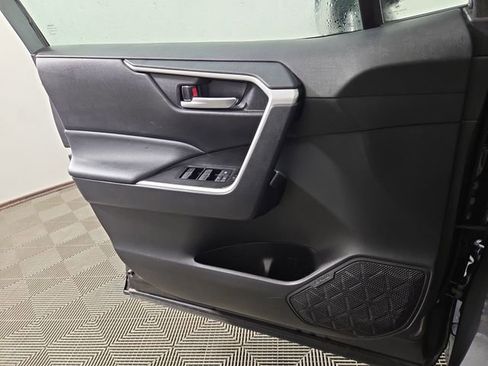 Used 2025 Toyota RAV4 XLE image 29