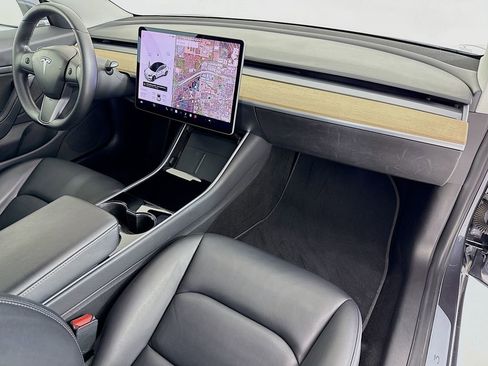 Used 2018 Tesla Model 3 image 28
