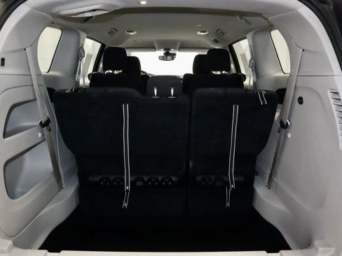 Used 2023 Chrysler Voyager LX FWD image 13