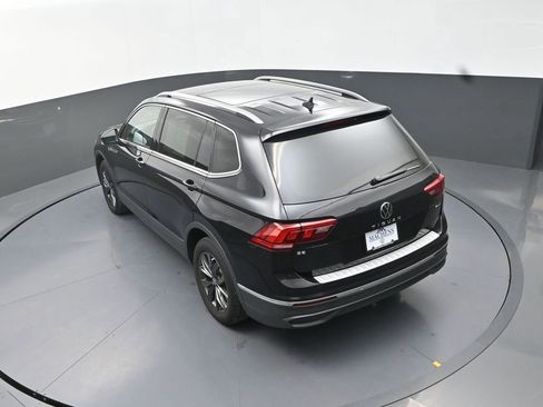 Used 2023 Volkswagen Tiguan SE w/ Panoramic Sunroof Package AWD/4WD image 17