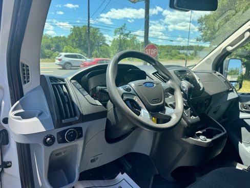 Used 2019 Ford Transit 250 130 Low Roof w/ Exterior Upgrade Package RWD image 17