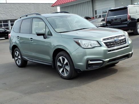 Used 2017 Subaru Forester 2.5i Premium w/ All-Weather Package image 7