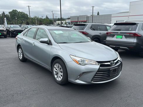 Used 2015 Toyota Camry LE FWD image 6