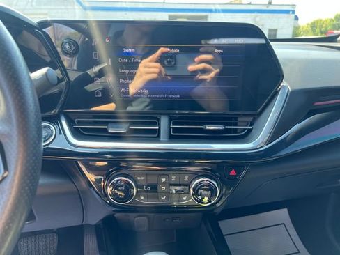 Used 2025 Chevrolet Trax RS w/ Driver Confidence Package FWD image 18