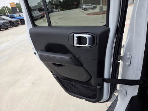 Used 2023 Jeep Wrangler Unlimited Rubicon 392 w/ Dual Top Group AWD/4WD image 31