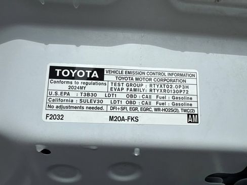 Used 2024 Toyota Corolla Cross XLE w/ Convenience Package FWD image 24
