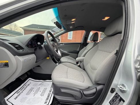 Used 2013 Hyundai Accent GLS w/ Premium Pkg FWD image 12